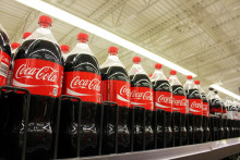 Coca-Cola zbroj&iacute; proti konkurencii. FOTO: Dreamstime