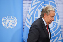 Gener&aacute;lny tajomn&iacute;k OSN Ant&oacute;nio Guterres vniknutie ozbrojen&yacute;ch pr&iacute;slu&scaron;n&iacute;kov izraelskej pol&iacute;cie do strediska vo &scaron;tvrti Kafr Akab ods&uacute;dil. FOTO: Reuters
