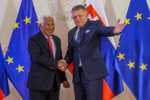 Sprava predseda vl&aacute;dy Robert Fico (Smer-SD) a predseda Eur&oacute;pskej rady Ant&oacute;nio Costa. FOTO: TASR/Jaroslav Nov&aacute;k