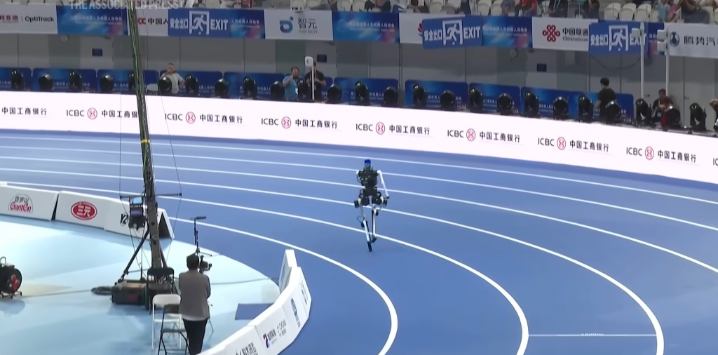 Na ofici&aacute;lnej olympi&aacute;de sa z&uacute;častnilo viac než 2 000 pokročil&yacute;ch modelov zo 16 kraj&iacute;n. FOTO: YouTube/NBC News
