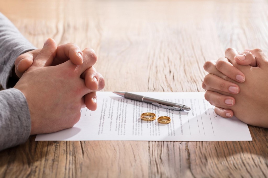 Dedenie patr&iacute; medzi z&aacute;konn&eacute; v&yacute;nimky z bezpodielov&eacute;ho spoluvlastn&iacute;ctva manželov. FOTO: Dreamstime