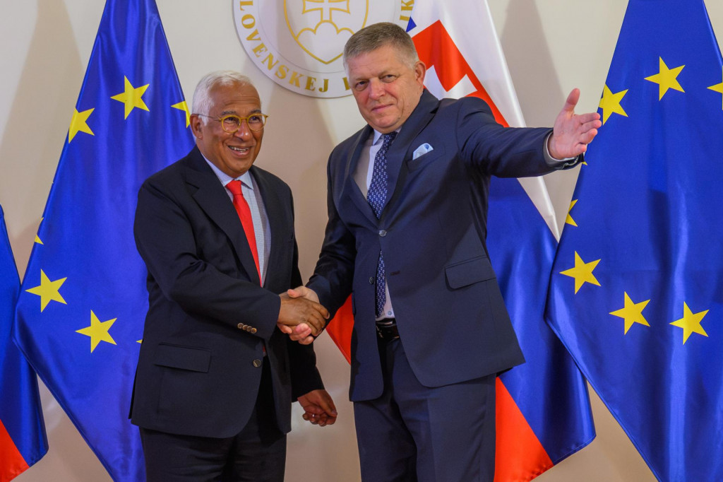 Sprava predseda vl&aacute;dy Robert Fico (Smer-SD) a predseda Eur&oacute;pskej rady Ant&oacute;nio Costa. FOTO: TASR/Jaroslav Nov&aacute;k