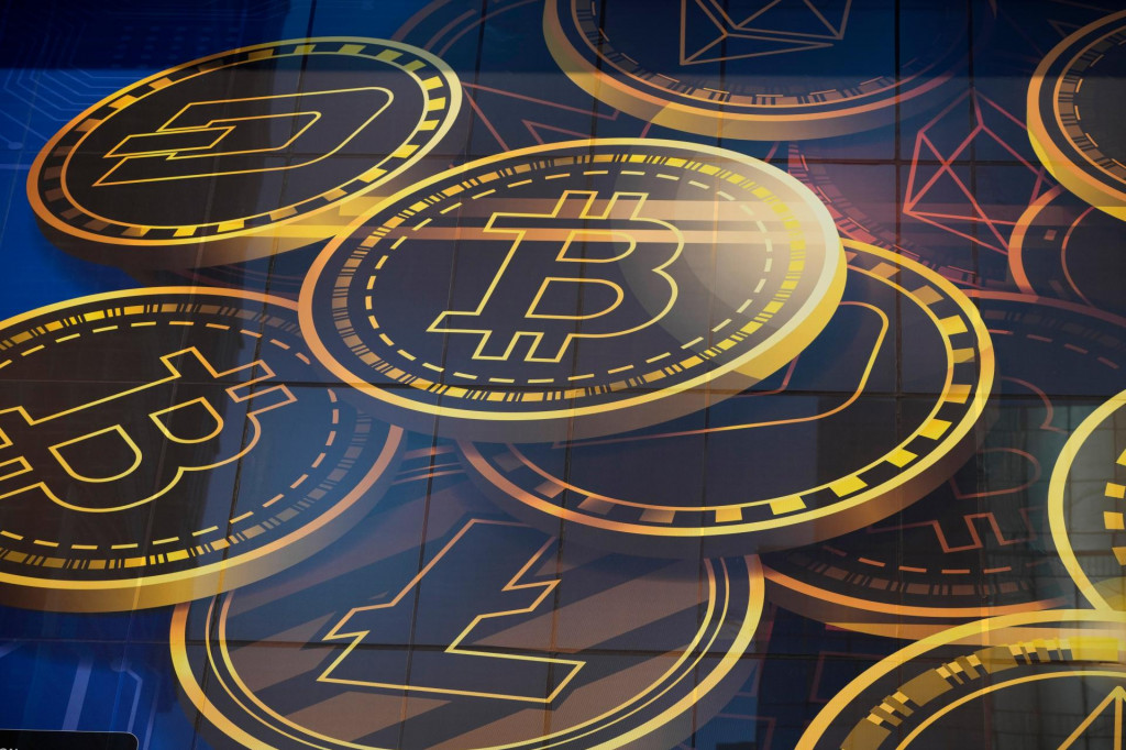 Bitcoin roz&scaron;iruje možnosti investorov. FOTO: Reuters