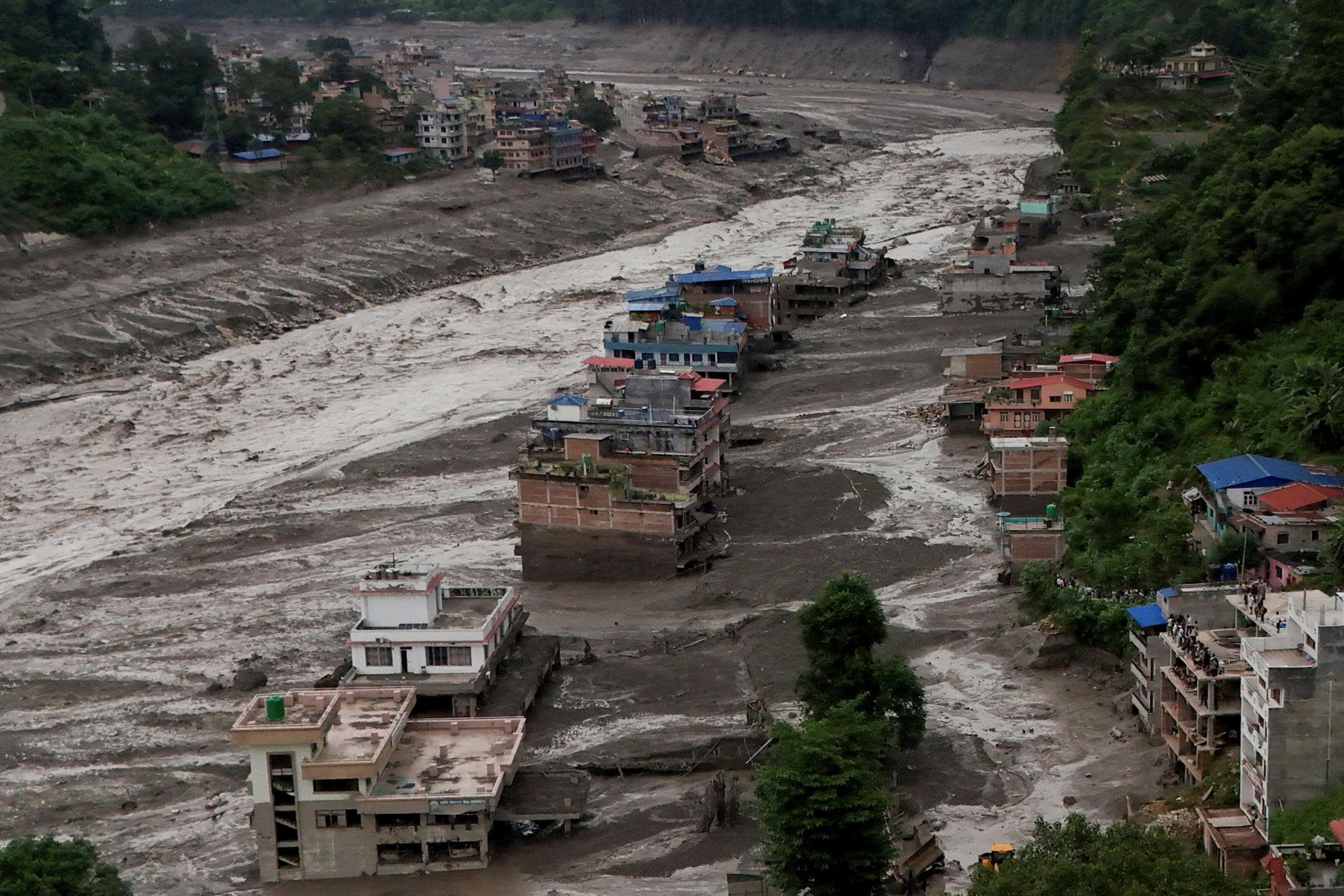 Népal et Tibet : Au Moins 160 Morts Après l'Effondrement d'un Glacier
