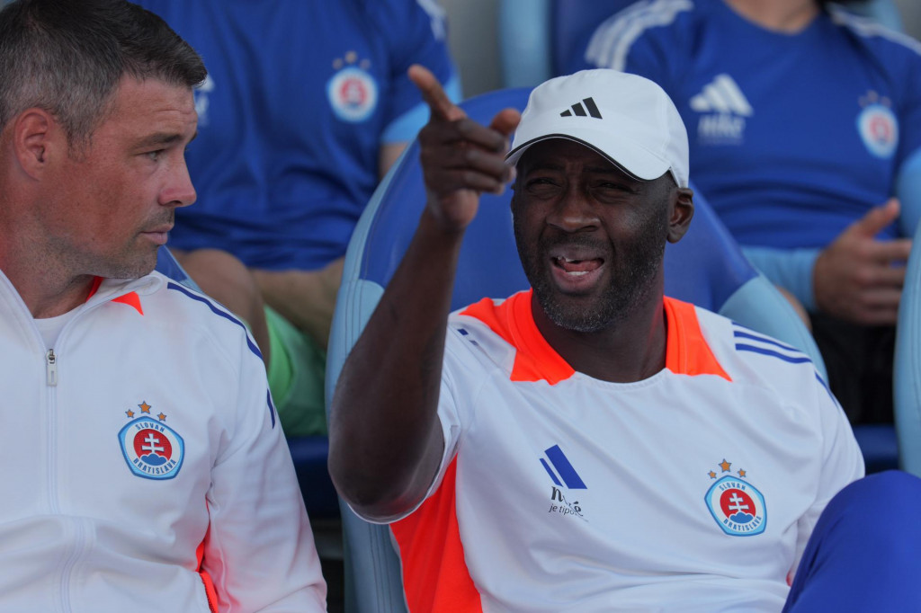 Yaya Tour&eacute; m&aacute; na lavičke Slovana v&yacute;born&yacute; n&aacute;stup. FOTO: TASR/ Ľ. Pilc