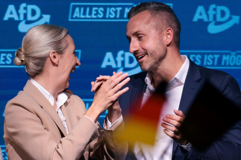 Spolupredsedn&iacute;čka strany Alternat&iacute;va pre Nemecko Alice Weidel a Ulrich Siegmund, hlavn&yacute; kandid&aacute;t krajne pravicovej strany Alternat&iacute;va pre Nemecko v nemeck&yacute;ch krajinsk&yacute;ch voľb&aacute;ch v Sasku-Anhaltsku. FOTO: Reuters