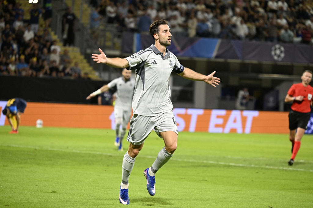 Andraž &Scaron;porar (Slovan) sa raduje po strelen&iacute; g&oacute;lu počas odvety play off Ligy majstrov vo futbale NK Celje - &Scaron;K Slovan Bratislava v slovinskom meste Celje. FOTO: TASR/Pavel Neubauer