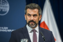 Harga&scaron; uviedol, že minister Samuel Migaľ (nez&aacute;visl&yacute;) chce z&aacute;kazku zadať s&uacute;časn&eacute;mu dod&aacute;vateľovi slovensko.sk priamo, bez s&uacute;ťaže a tajne v hodnote viac ako 90 mili&oacute;nov eur. FOTO: TASR/Jaroslav Nov&aacute;k