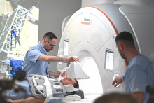 Ide o diagnostick&eacute; pr&iacute;stroje za mili&oacute;ny eur