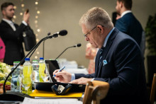 Premi&eacute;r Robert Fico počas v&yacute;jazdov&eacute;ho rokovania v obci Kriv&aacute;ň. FOTO: &Uacute;rad vl&aacute;dy Slovenskej republiky