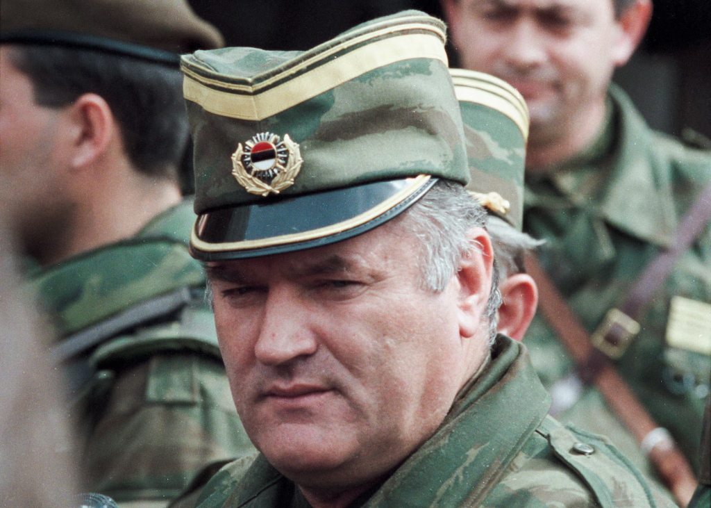 Bosnianskosrbsk&yacute; vojnov&yacute; zločinec Ratko Mladić (13. apr&iacute;la 1993). FOTO: Reuters