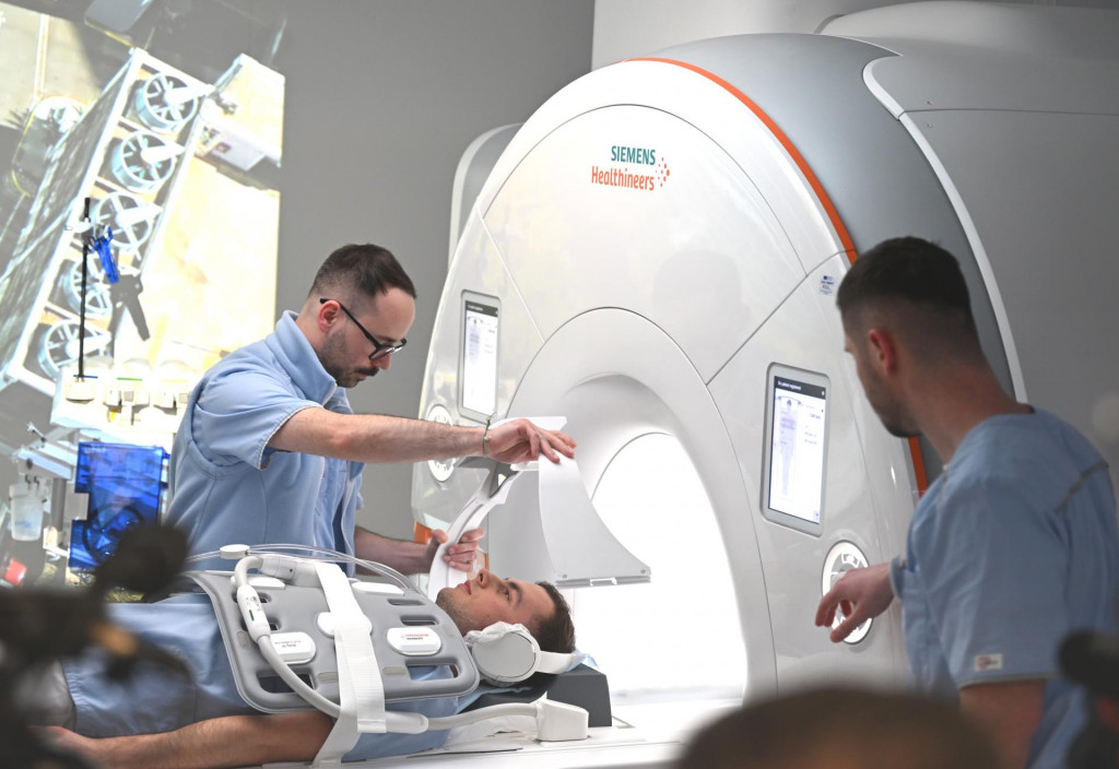 Ide o diagnostick&eacute; pr&iacute;stroje za mili&oacute;ny eur