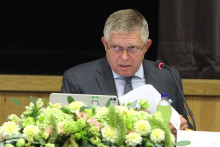 Premi&eacute;r SR Robert Fico (Smer-SD) počas v&yacute;jazdov&eacute;ho rokovania vl&aacute;dy. FOTO: TASR/J&aacute;n Kro&scaron;l&aacute;k