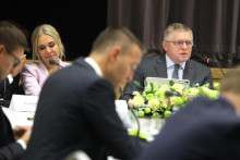 Vy&scaron;e 2,3 mili&oacute;na eur z tejto sumy je určen&yacute;ch na konkr&eacute;tne projekty samospr&aacute;v a organiz&aacute;ci&iacute; p&ocirc;sobiacich na &uacute;zem&iacute; okresov Žiar nad Hronom, Zvolen, Veľk&yacute; Krt&iacute;&scaron; a Krupina. FOTO:TASR/J&aacute;n Kro&scaron;l&aacute;k