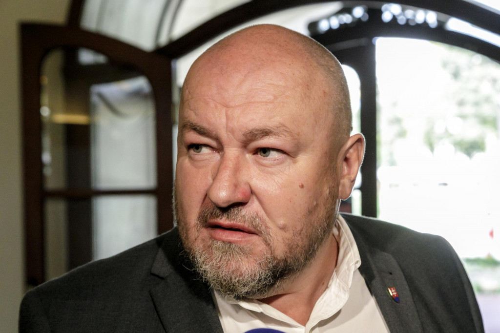 Minister cestovn&eacute;ho ruchu a &scaron;portu Rudolf Huliak. FOTO: TASR/Dano Veselsk&yacute;