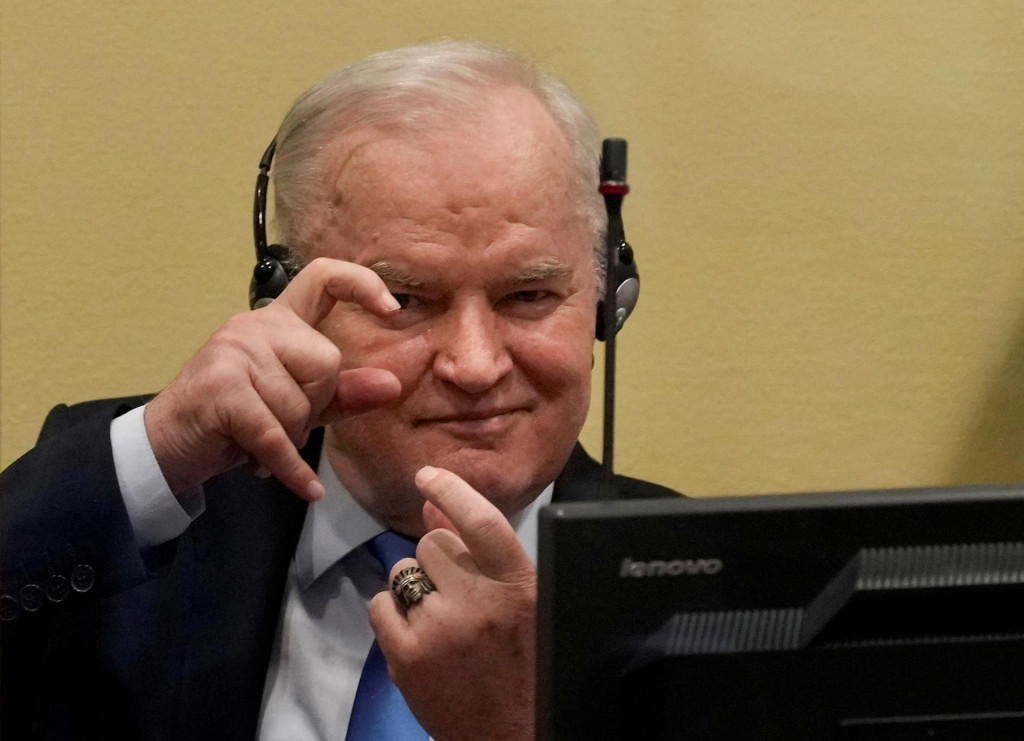 Niekdaj&scaron;&iacute; veliteľ vojsk bosnianskych Srbov, gener&aacute;l Ratko Mladić, ods&uacute;den&yacute; za vojnov&eacute; zločiny. FOTO: Reuters