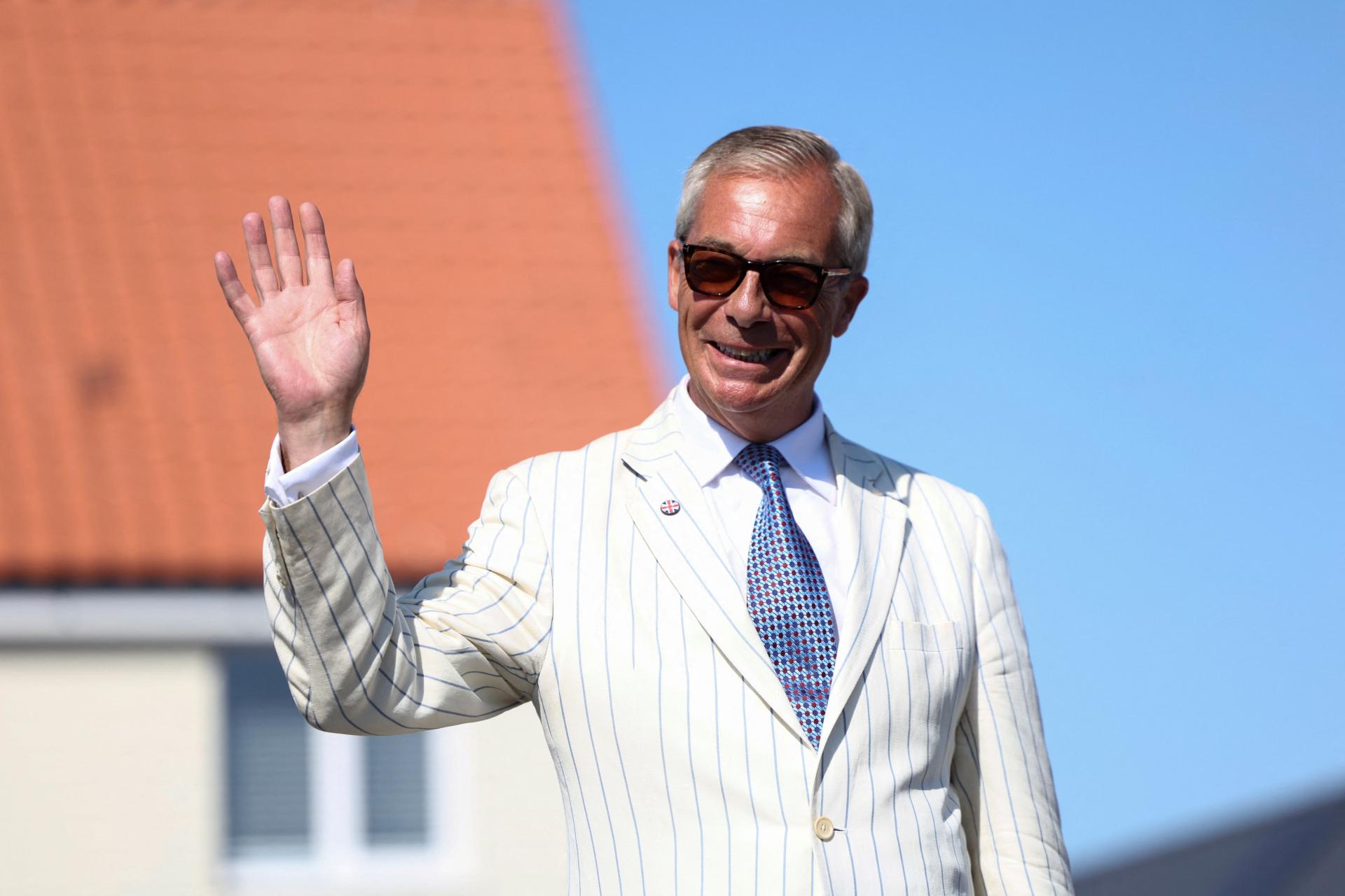Blahoželám k rozhodnutiu zachovať nezávislosť, tvrdí Farage. Výsledok referenda na Islande víta aj Le Penová