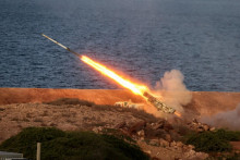 Raketa vypusten&aacute; v Ir&aacute;ne. FOTO: Reuters