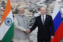 Indick&yacute; premi&eacute;r Nar&eacute;ndra M&oacute;d&iacute; a rusk&yacute; prezident Vladimir Putin. FOTO: REUTERS
