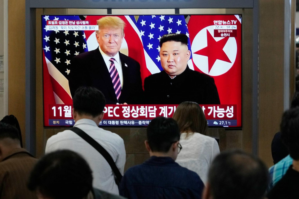 Rezort diplomacie KĽDR z&aacute;roveň ods&uacute;dil aj bud&uacute;cot&yacute;ždňov&eacute; n&aacute;morn&eacute; cvičenia USA, Južnej K&oacute;rey a Japonska pod n&aacute;zvom Freedom Edge a označil ich za &bdquo;hrozbu&ldquo;. FOTO: TASR/AP