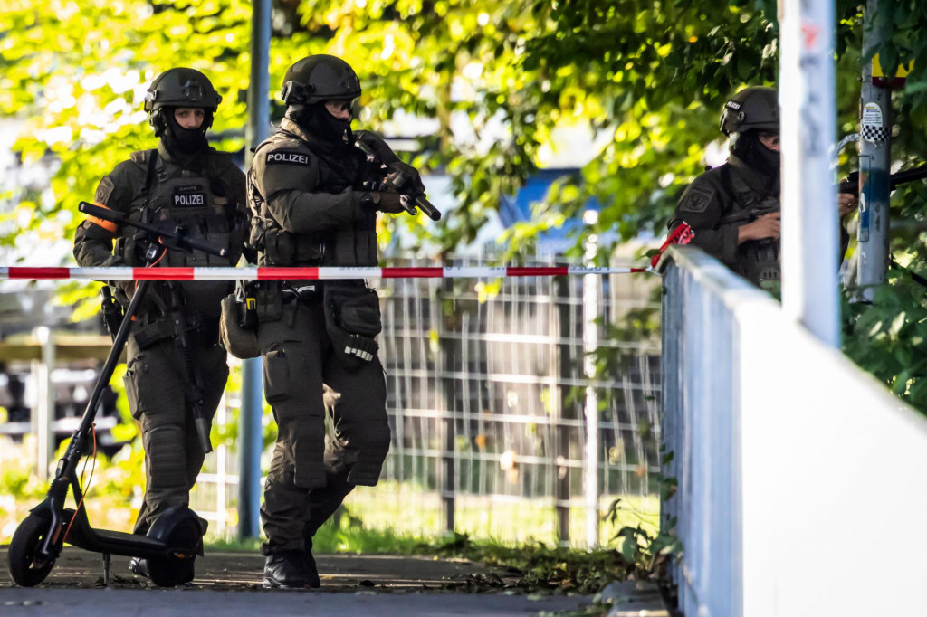 Podľa pol&iacute;cie sa strieľalo na dvoch miestach v are&aacute;li, vyp&aacute;len&eacute; bolo značn&eacute; množstvo striel. FOTO: TASR/AP