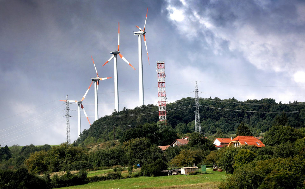 Diskusia o vetern&yacute;ch elektr&aacute;rňach by nemala zač&iacute;nať ot&aacute;zkou, koľko ich maj&uacute; na&scaron;i susedia. FOTO: Arch&iacute;v HN