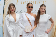 Andrea Vere&scaron;ov&aacute; s dc&eacute;rou Vanessou a nevlastnou dc&eacute;rou Josef&iacute;nou Volopichovou.