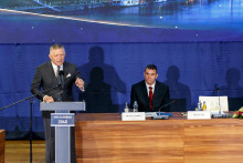 Premi&eacute;r Robert Fico vyzval v&scaron;etky politick&eacute; strany, aby sa k V&iacute;zii 2040 prihl&aacute;sili a garantovali jej využitie pri kľ&uacute;čov&yacute;ch strategick&yacute;ch rozhodnutiach. FOTO: TASR/Dano Veselsk&yacute;