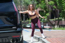 Jennifer Lopez na ceste do fitka.