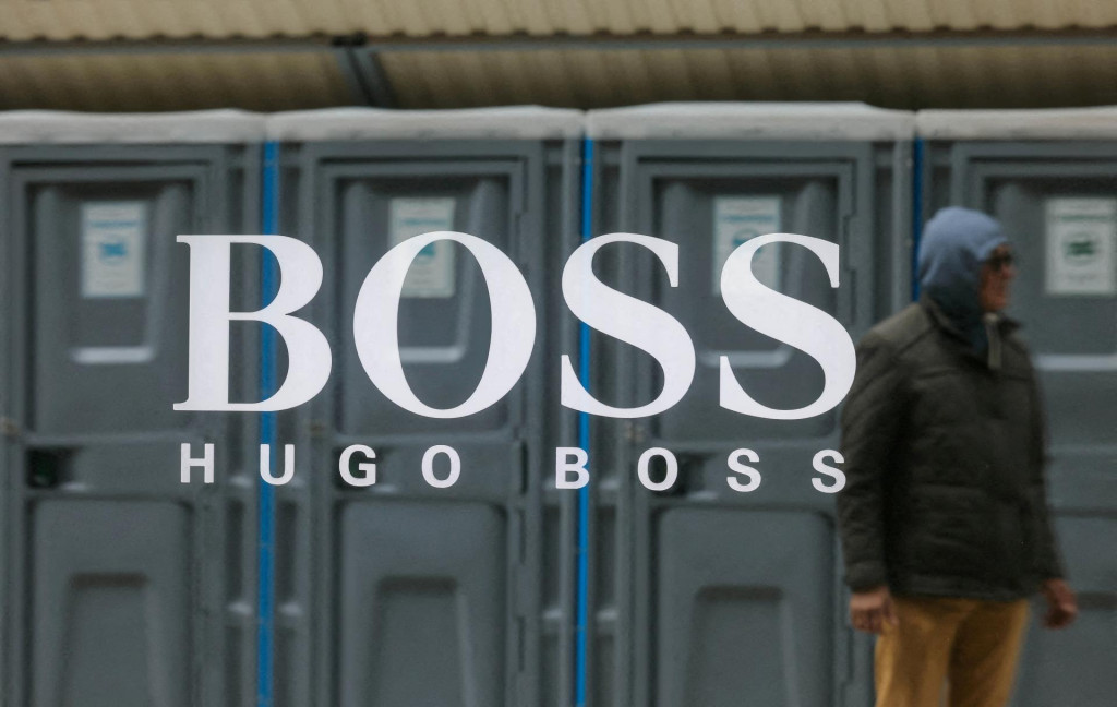 Hugo Boss sa pot&yacute;ka s poklesom tržieb. Cena akci&iacute; firmy je teraz zhruba polovičn&aacute; v porovnan&iacute; s &uacute;rovňou spred troch rokov. FOTO: Reuters