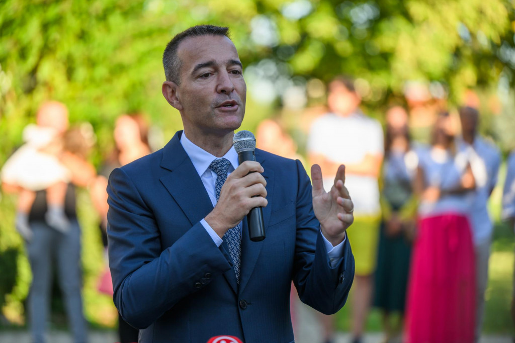 Na sn&iacute;mke minister &scaron;kolstva, vedy, v&yacute;skumu, v&yacute;voja a ml&aacute;deže Tom&aacute;&scaron; Drucker (Hlas-SD). FOTO: TASR/Jaroslav Nov&aacute;k