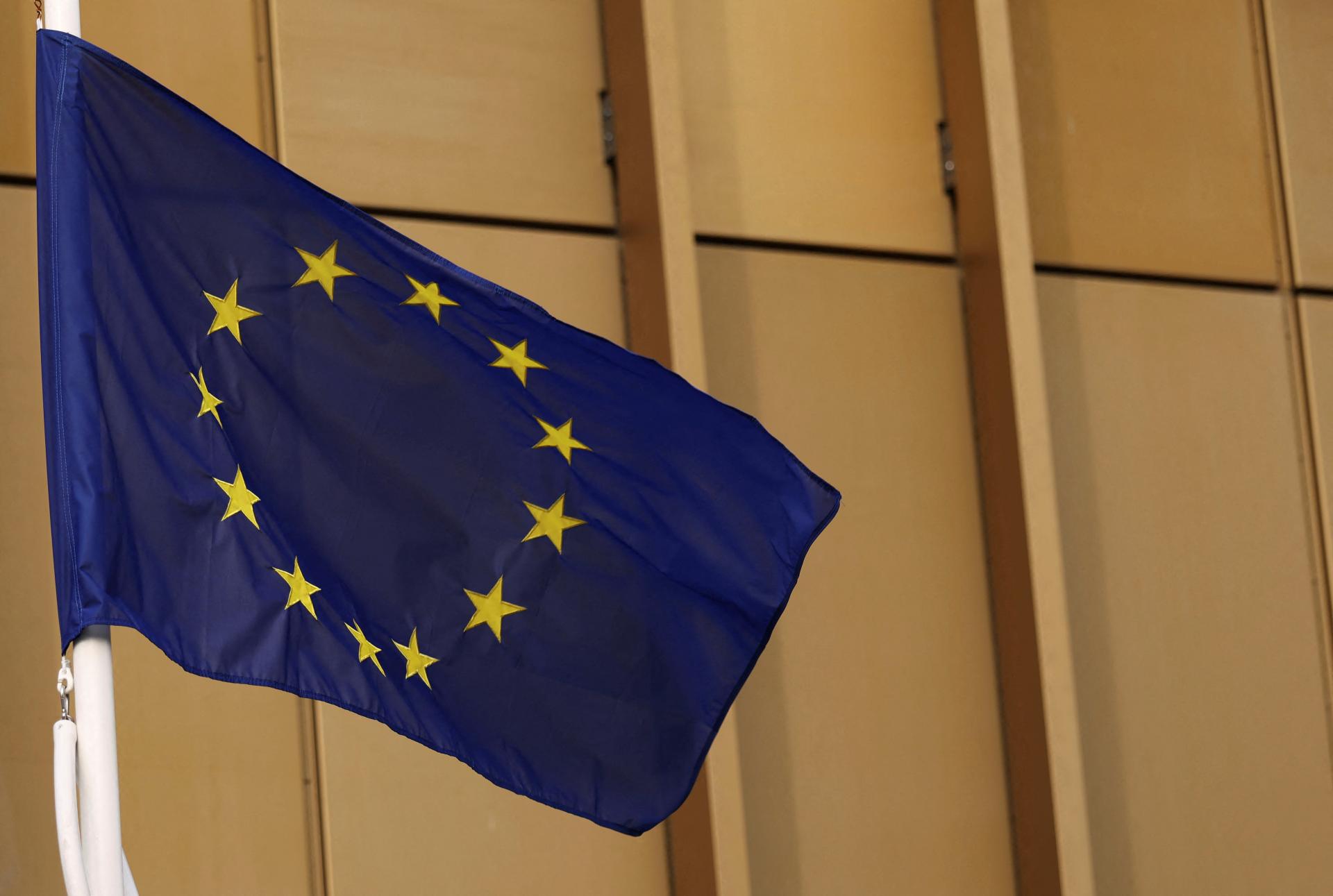 Stres, vyhorenie a úmrtia kvôli práci. Výbor europarlamentu tlačí na novú legislatívu