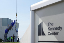 Pr&aacute;ce v Kennedyho centre. FOTO: Reuters