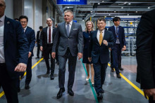 Z&aacute;vod Hyundai Mobis otvorili v Nov&aacute;koch v stredu.

FOTO: &Uacute;rad vl&aacute;dy SR