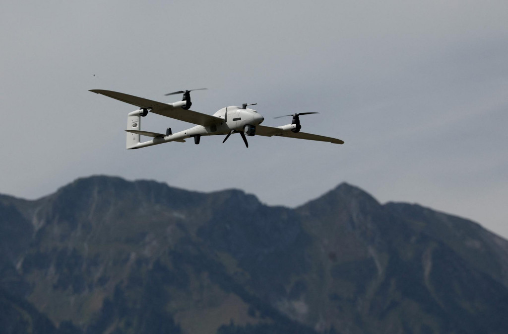 Dron nepredstavoval bezprostredn&eacute; riziko pre verejnosť, keďže neprev&aacute;žal žiadne v&yacute;bu&scaron;niny. FOTO: Reuters
