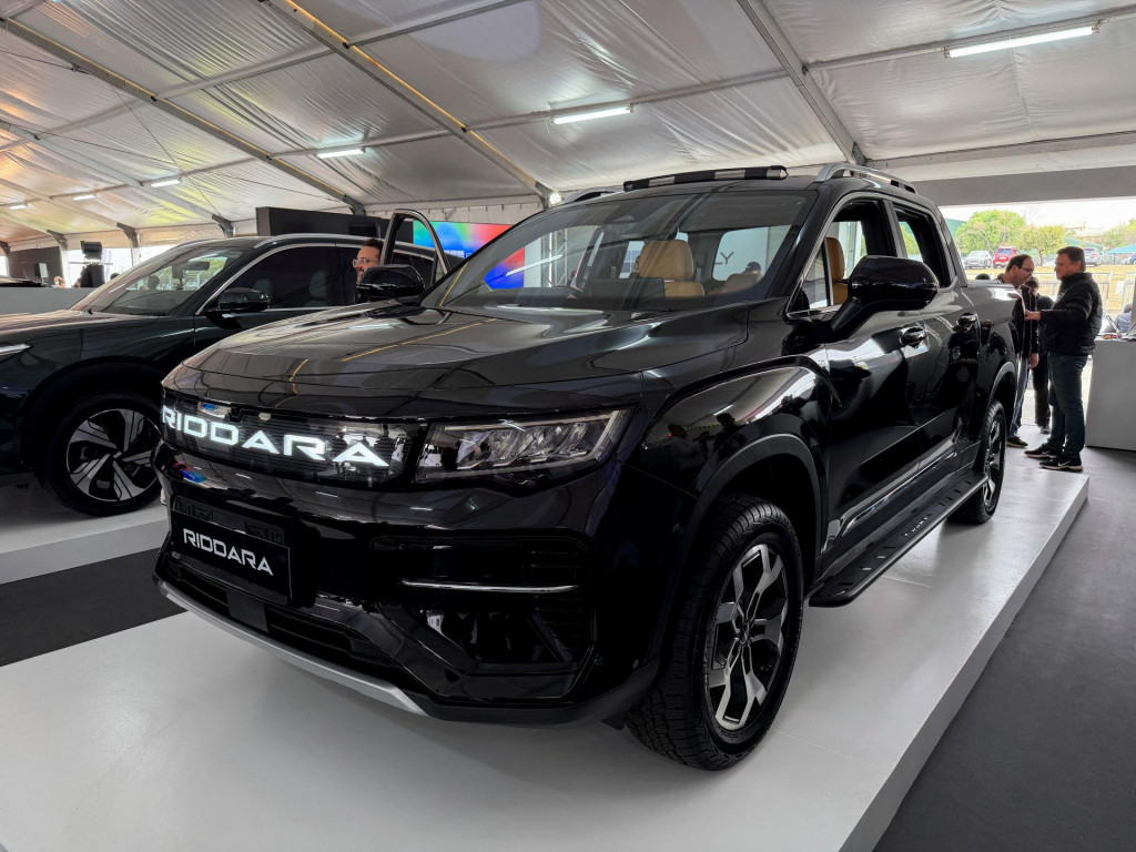 Spoločnosť Geely, založen&aacute; v Č&iacute;ne iba pred 28 rokmi, dnes pred&aacute;va po celom svete takmer rovnak&eacute; množstvo vozidiel ako 123 rokov star&aacute; spoločnosť Ford Motor Company. FOTO: REUTERS