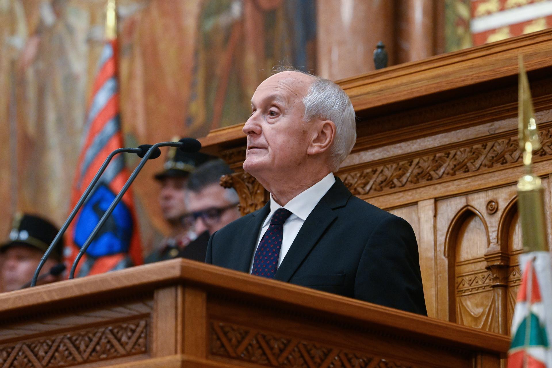 Maďarský prezident sa prvýkrát stretol s Magyarom, diskutovali aj o zahraničnej politike
