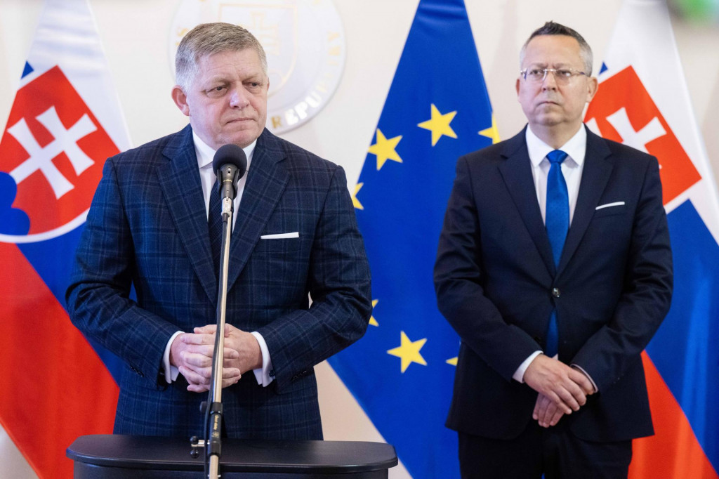 Za prosperitu Slovenska zodpoved&aacute; predov&scaron;etk&yacute;m predseda vl&aacute;dy Robert Fico a jeho minister financi&iacute; Ladislav Kamenick&yacute;. FOTO TASR &ndash; Jakub Kotian FOTO: Jakub Kotian