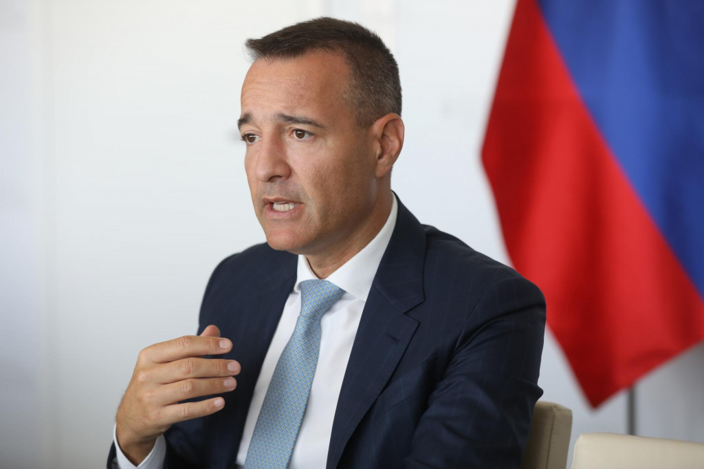 Tom&aacute;&scaron; Drucker minister &scaron;kolstva, v&yacute;skumu, v&yacute;voja a ml&aacute;deže SR v &scaron;tvrtej vl&aacute;de Roberta Fica FOTO: Peter Mayer