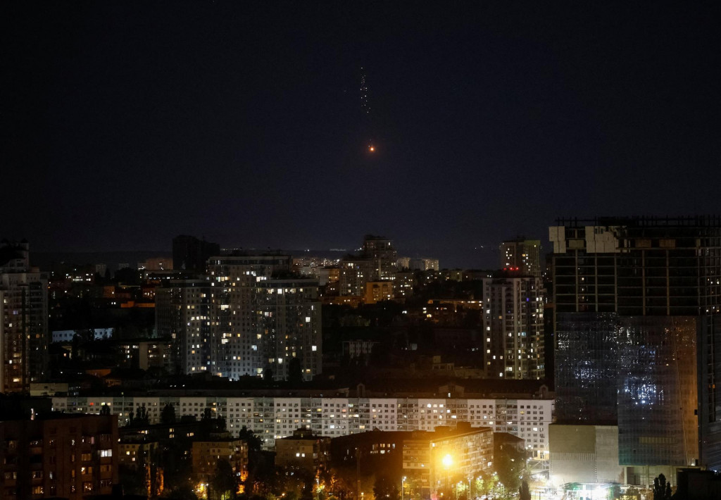 Terčom &uacute;tokov sa podľa agent&uacute;ry Reuters v stredu večer stala aj metropola Kyjev. FOTO: REUTERS