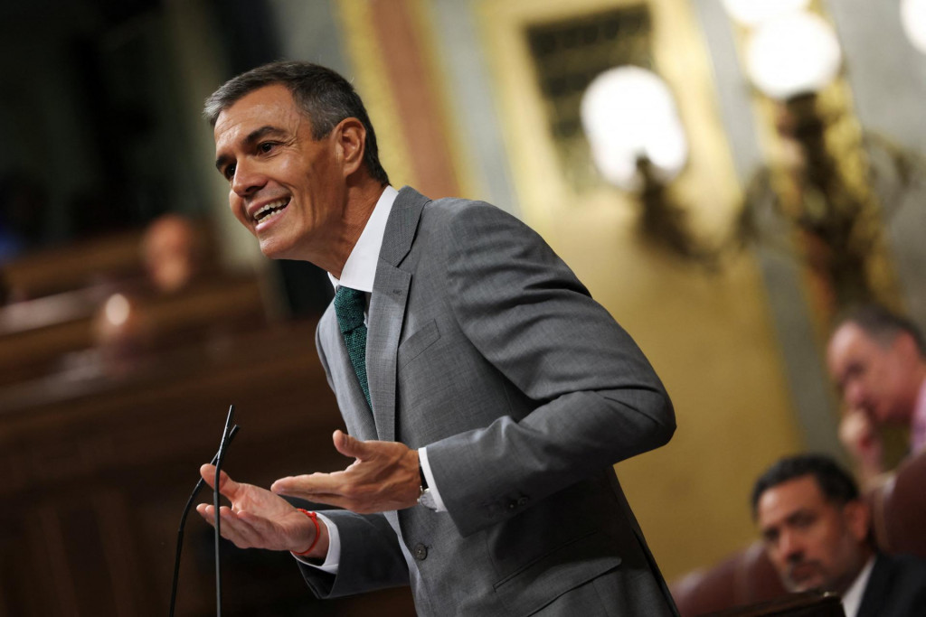 &Scaron;panielsky premi&eacute;r Pedro S&aacute;nchez vysvetľoval pred poslancami kroky svojej vl&aacute;dy v migračnej kr&iacute;ze v Ceute. FOTO: Reuters