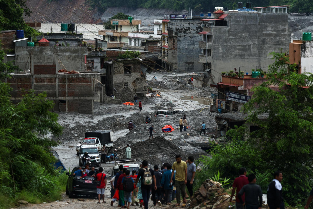 Po&scaron;koden&eacute; budovy po bleskov&yacute;ch povodniach a zosuvoch p&ocirc;dy v okrese Nuwakot v Nep&aacute;le. FOTO: Reuters