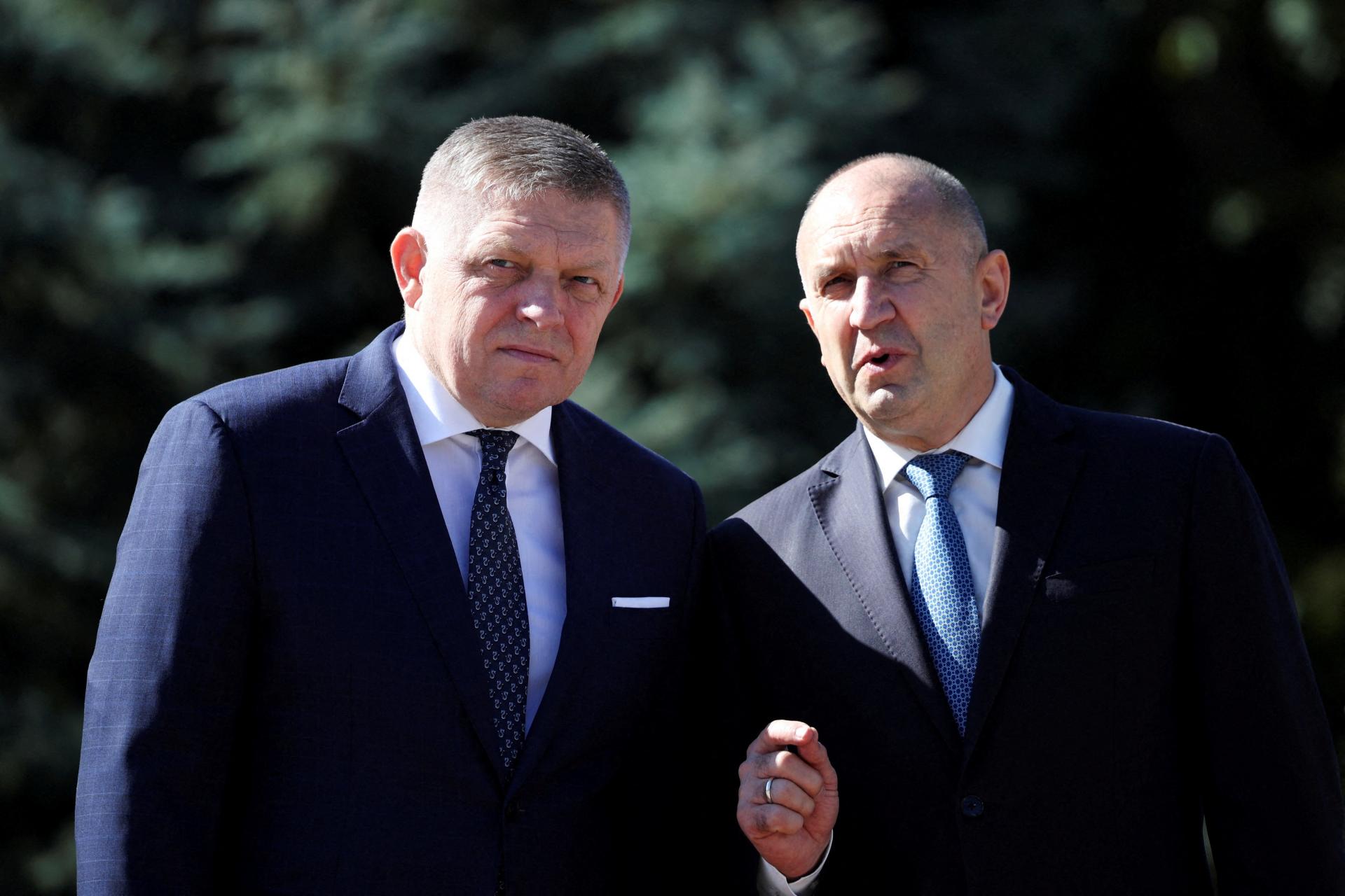 EÚ potrebuje viac diplomacie, nie zbraní, tvrdí Radev. S Ficom odmietli "vojenské riešenie" na Ukrajine