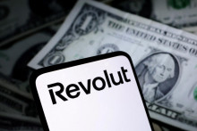 Revolut už sk&ocirc;r z&iacute;skal bankov&uacute; licenciu v Litve, Brit&aacute;nii a vo Franc&uacute;zsku. FOTO: Reuters