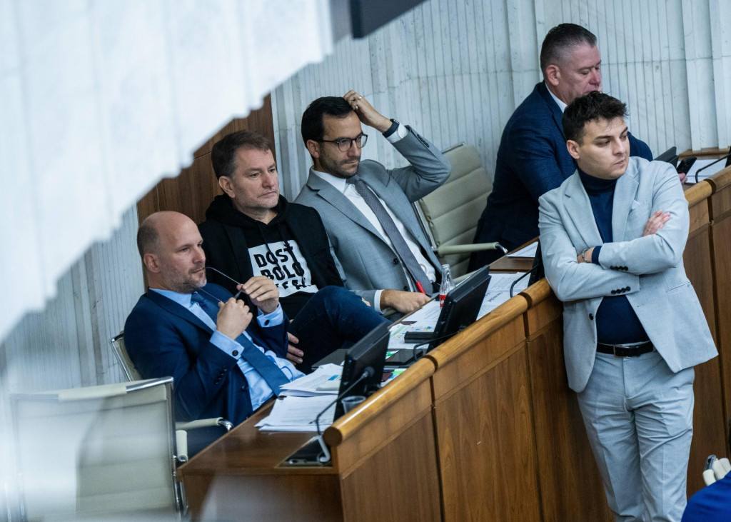 Na sn&iacute;mke opozičn&iacute; poslanci z hnutia Slovensko. FOTO: TASR/Jakub Kotian