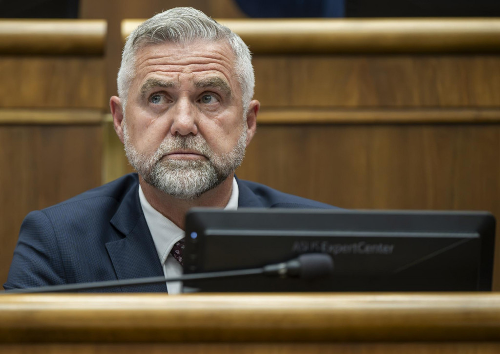 Podpredsedu parlamentu Tibora Ga&scaron;para bud&uacute; v septembri op&auml;tovne odvol&aacute;vať z funkcie. FOTO: TASR/M. Baumann