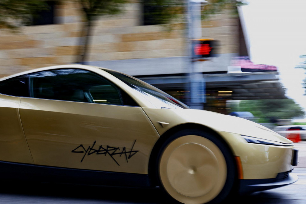 Tesla Cybercab. FOTO: REUTERS