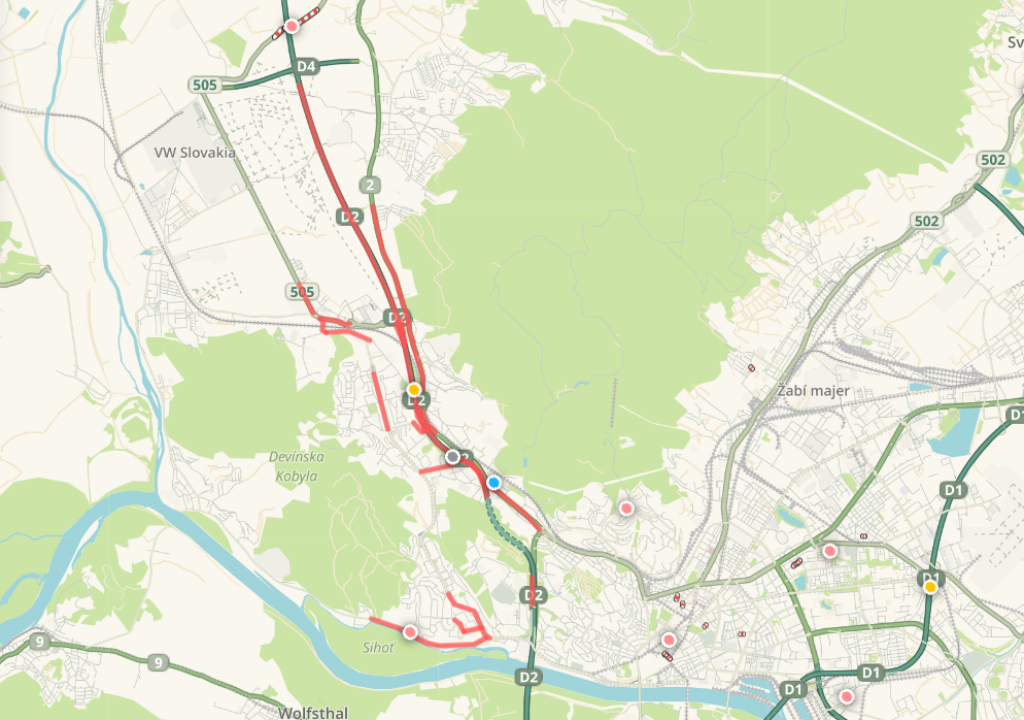 Aktu&aacute;lne kol&oacute;ny v Bratislave. FOTO: Waze