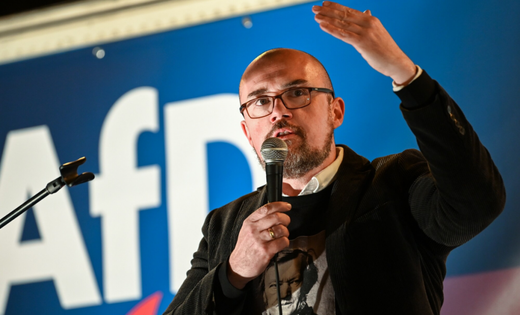 Hans-Thomas Tillschneider tvrd&iacute;, že sp&ocirc;sob, ak&yacute;m si Nemecko uchov&aacute;va pam&auml;ť na nacistick&eacute; zločiny, vytvoril &bdquo;kult viny&ldquo;. FOTO: TASR/AP