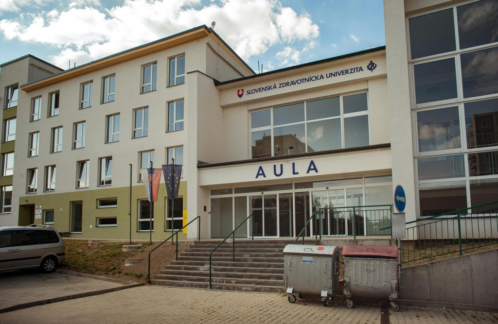 V minulom akademickom roku na Slovensku ukončilo &scaron;t&uacute;dium medic&iacute;ny 675 &scaron;tudentov.